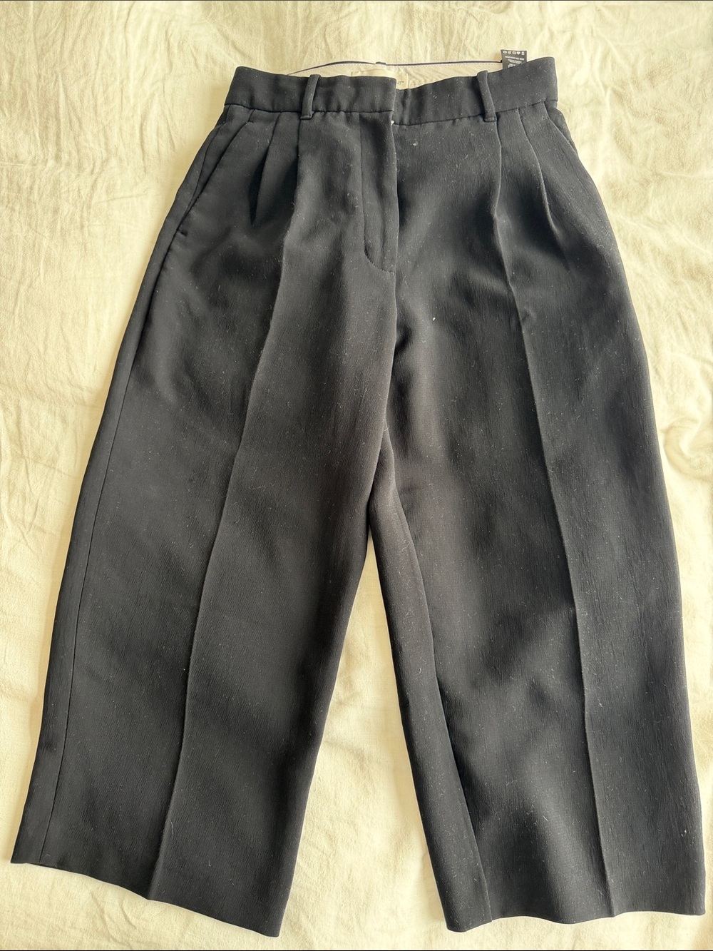 EUC aritzia cropped effortless pants